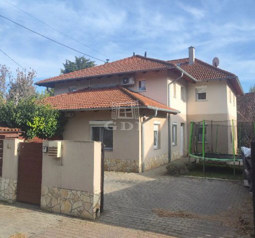 Eladó ikerház, Budaörsön 275 M Ft, 4+1 szobás