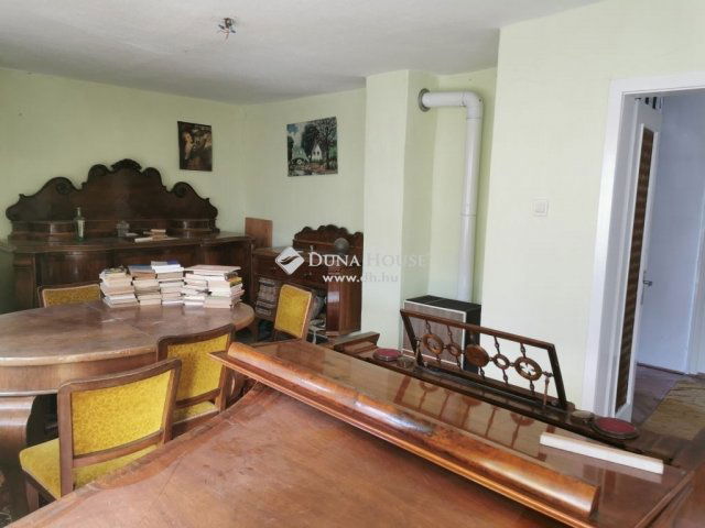 Eladó családi ház, Esztergomban 45 M Ft, 4 szobás