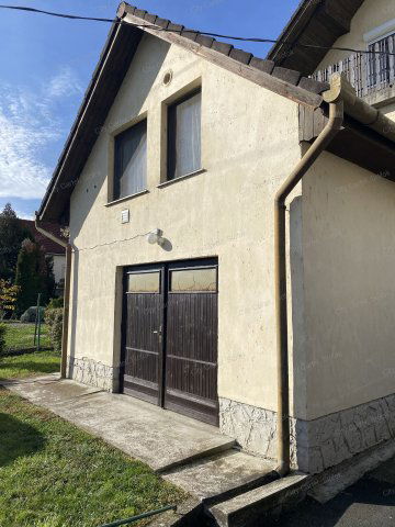 Eladó téglalakás, Fonyódon 35 M Ft, 3 szobás