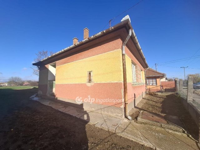 Eladó családi ház, Biharkeresztesen 13.5 M Ft, 2 szobás