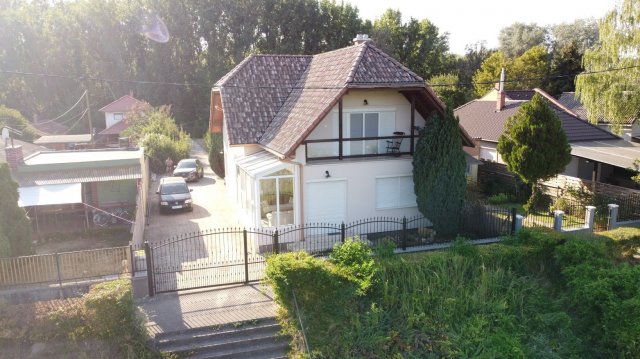 Eladó családi ház, Szigetszentmártonban 185 M Ft, 7 szobás
