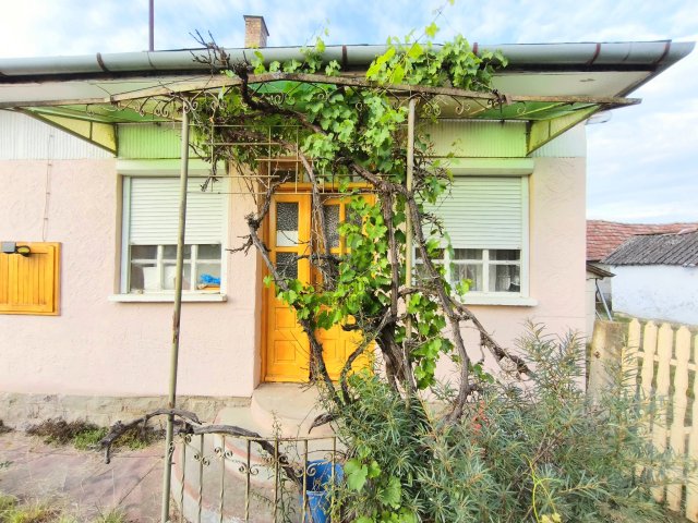 Eladó családi ház, Lónyán 13.99 M Ft, 2 szobás