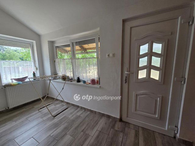 Eladó ikerház, Mezőhegyesen 27.5 M Ft, 4 szobás