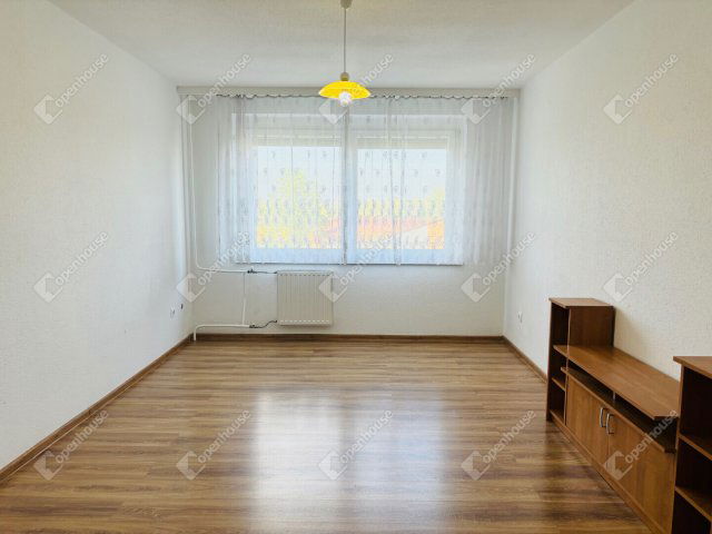 Eladó panellakás, Oroszlányban 28.49 M Ft, 2 szobás