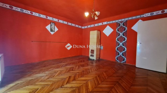 Eladó téglalakás, Komlón 13 M Ft, 1 szobás