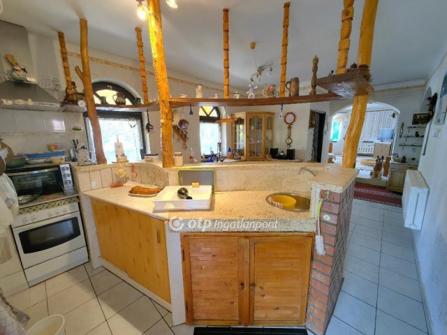 Eladó családi ház, Kunmadarason 40 M Ft, 2 szobás