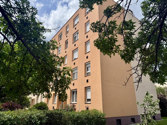 Eladó téglalakás, Szolnokon 35.5 M Ft, 4 szobás