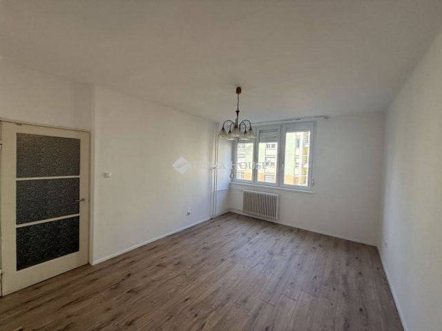 Eladó téglalakás, Tatabányán, Köztársaság útján 34.99 M Ft