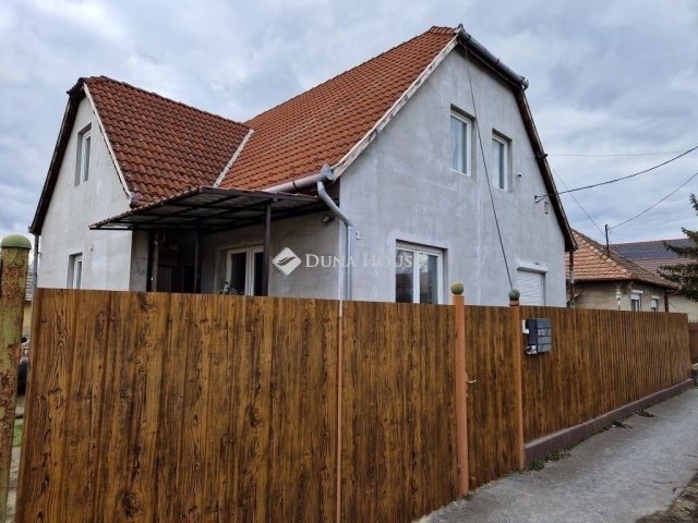 Eladó családi ház, Monoron 89.99 M Ft, 6 szobás