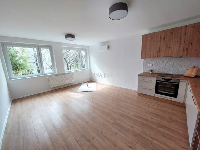 Eladó téglalakás, Pécsett 85.9 M Ft, 4 szobás