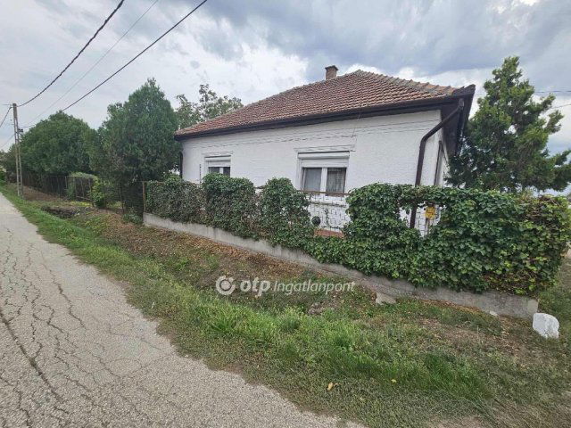 Eladó családi ház, Zagyvarékason 20.99 M Ft, 2 szobás