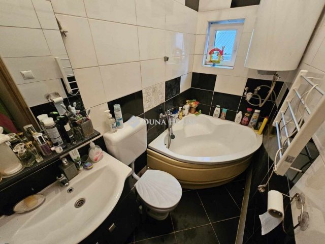 Eladó családi ház, Veresegyházon 79.9 M Ft, 2 szobás