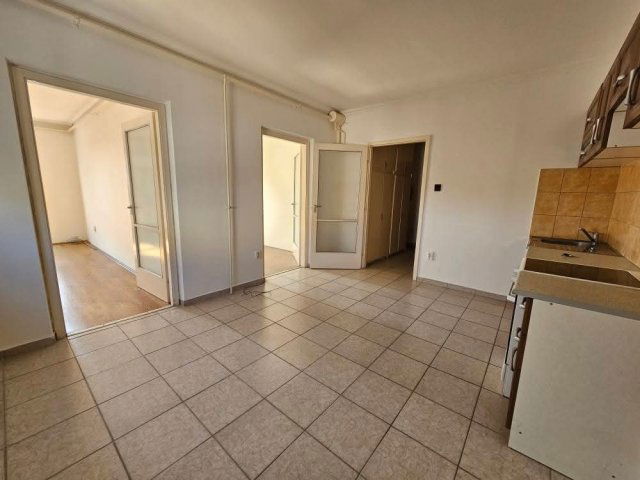 Kiadó panellakás, albérlet, Debrecenben 190 E Ft / hó, 2 szobás