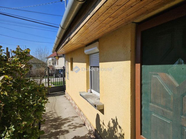 Eladó családi ház, Enyingen 25 M Ft, 2 szobás