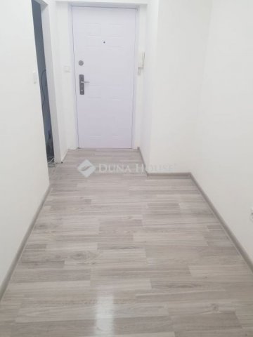 Eladó panellakás, Pécsett 56.5 M Ft, 2 szobás