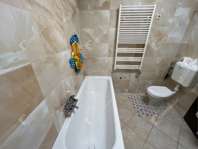 Eladó családi ház, Szolnokon 65 M Ft, 3 szobás