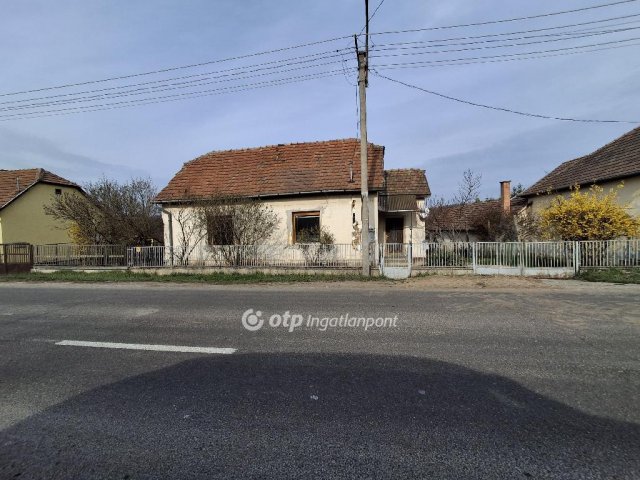 Eladó családi ház, Nagylócon 6.5 M Ft, 2+1 szobás