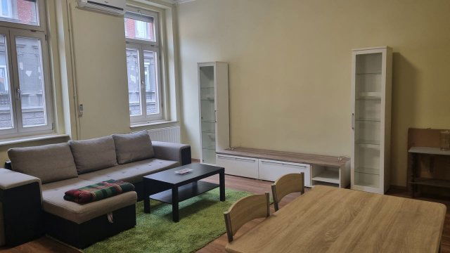 Eladó téglalakás, Budapesten, VII. kerületben, Thököly úton