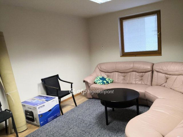 Kiadó iroda, Kecskeméten 250 E Ft / hó, 2 szobás