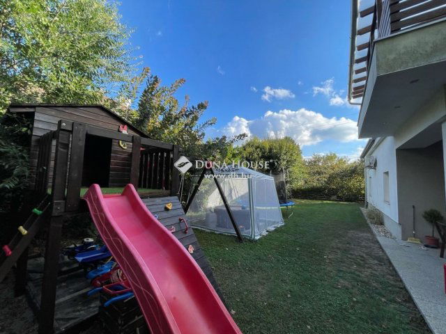 Eladó családi ház, Nagykovácsiban 279 M Ft, 5 szobás