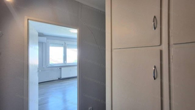 Eladó panellakás, Szolnokon 32.7 M Ft, 1+1 szobás