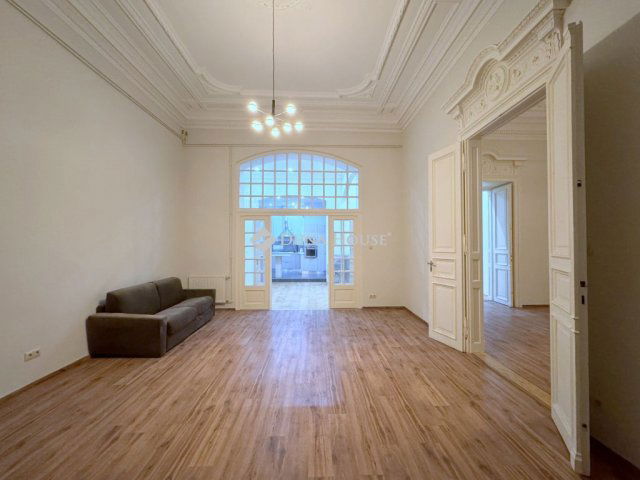 Kiadó téglalakás, albérlet, V. kerületben, Nádor utcában