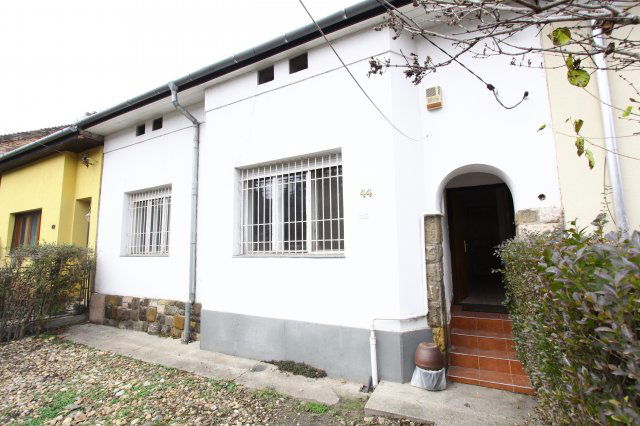 Eladó sorház, Budapesten, XIV. kerületben, Ráskay Lea utcában