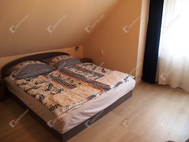 Eladó családi ház, Hévízen 119.9 M Ft, 5 szobás