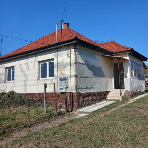 Eladó családi ház, Ecsegen 16 M Ft, 2 szobás