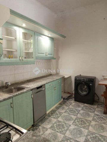 Eladó családi ház, Pécsett, Erreth Lajos utcában 85 M Ft