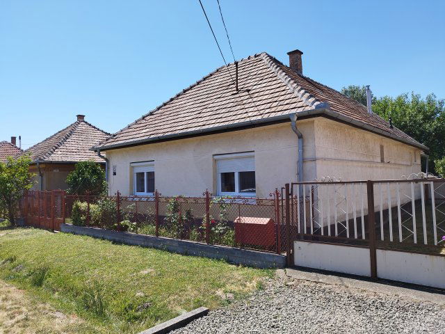 Eladó családi ház, Turán 31.9 M Ft, 3 szobás