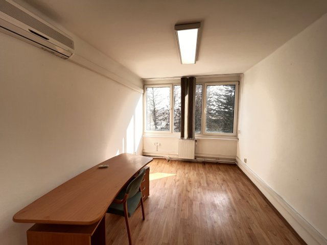 Kiadó iroda, Kaposváron, Raktár utcában 64 E Ft / hó, 1 szobás