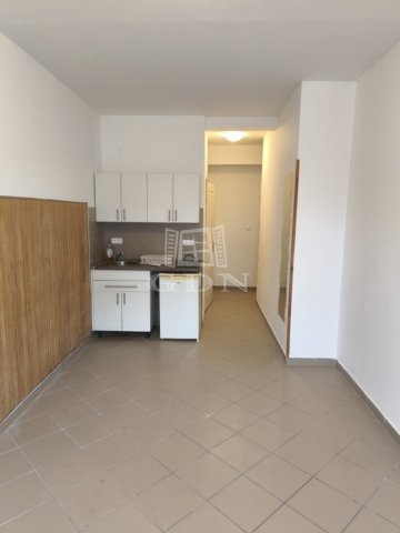 Eladó téglalakás, Szigetszentmiklóson 23.9 M Ft, 1 szobás