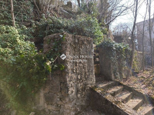 Eladó családi ház, Pécsett 84.9 M Ft, 5 szobás