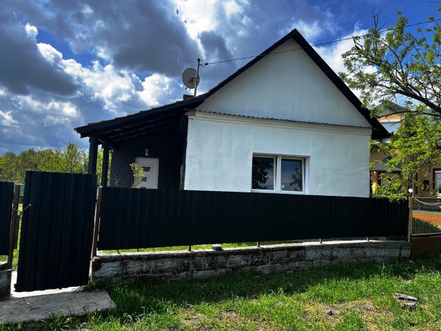Eladó családi ház, Alattyánban 12.5 M Ft, 1+1 szobás