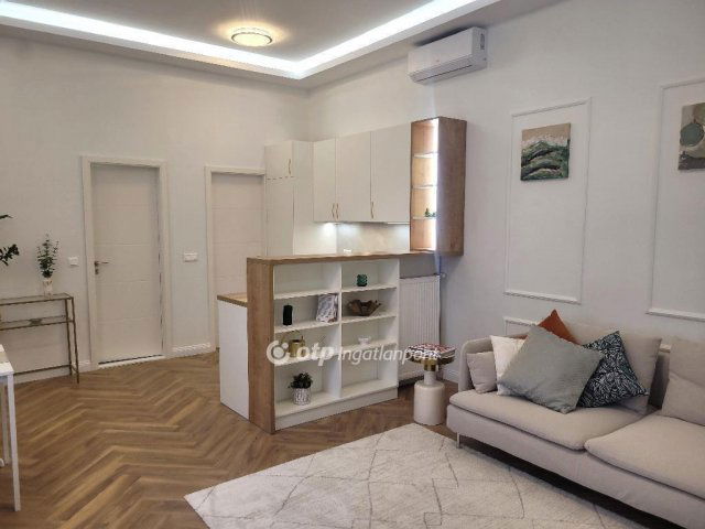 Eladó téglalakás, Budapesten, V. kerületben 129.9 M Ft, 2 szobás