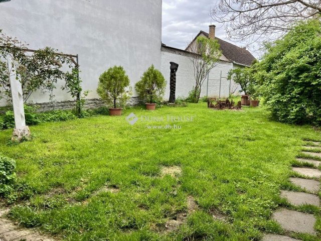 Eladó családi ház, Mohácson 72.9 M Ft, 4 szobás