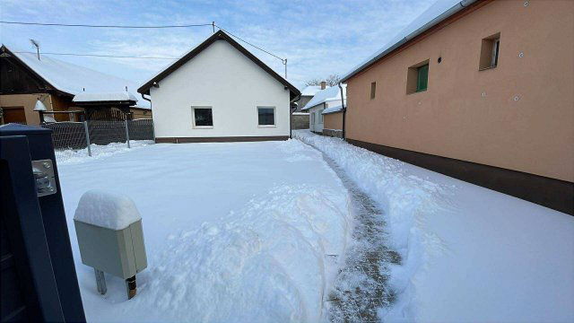 Eladó családi ház, Nyergesújfaluban 86.9 M Ft, 3+1 szobás