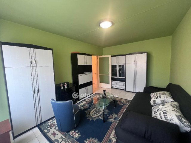 Eladó panellakás, Szegeden 48 M Ft, 2 szobás