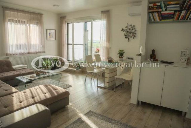 Eladó téglalakás, Veszprémben 130 M Ft, 4 szobás