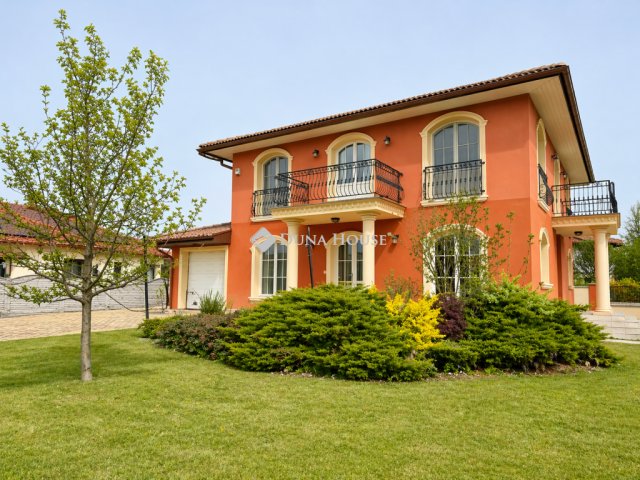 Eladó családi ház, Győrött 299 M Ft, 5 szobás