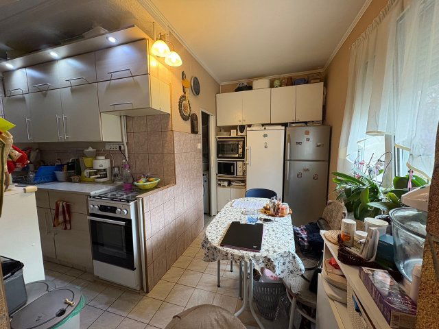 Eladó panellakás, Székesfehérvárott 59.7 M Ft, 2+1 szobás