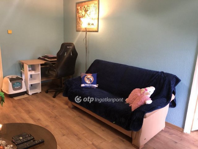 Eladó téglalakás, Ajkán 41.99 M Ft, 2 szobás