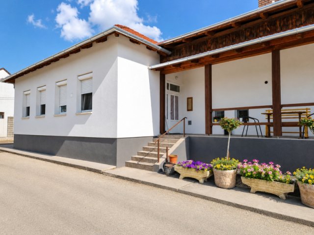 Eladó családi ház, Újhartyánon 180 M Ft, 3 szobás