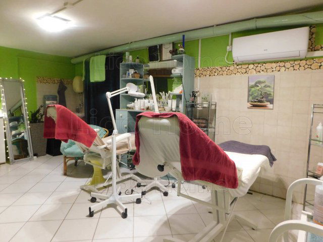 Eladó üzlethelyiség, Dombóváron 23.8 M Ft, 1 szobás