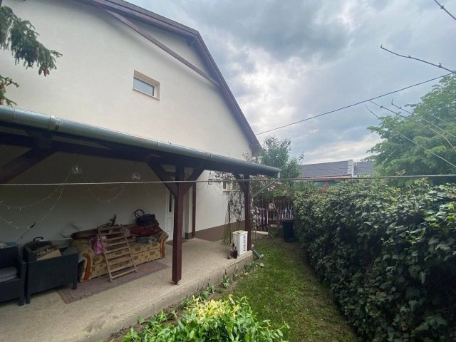 Eladó családi ház, Vácon 155 M Ft, 6 szobás