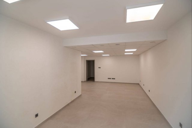 Eladó üzlethelyiség, Siófokon 81.585 M Ft, 2 szobás