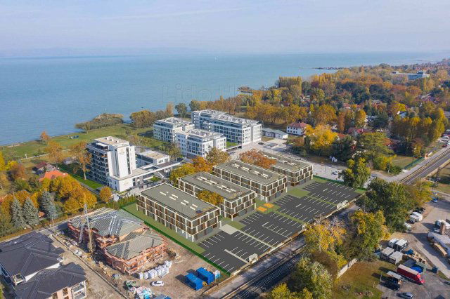 Eladó téglalakás, Balatonlelleén 99.99 M Ft, 8 szobás