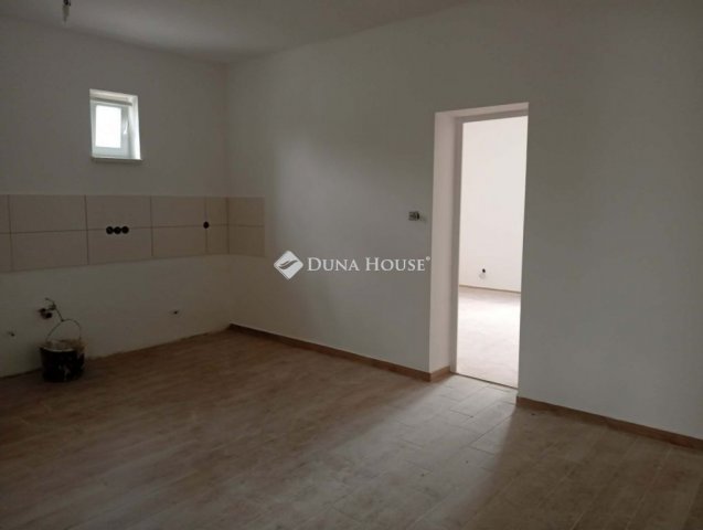 Eladó családi ház, Bábolnán, Dózsa György utcában 38.8 M Ft