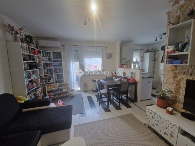 Eladó téglalakás, Szekszárdon 43 M Ft, 2+1 szobás